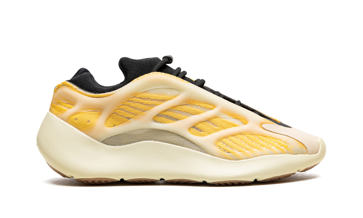 Yeezy 700 V3 "Mono Safflower" HP5425